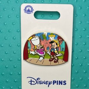 Disney pin Pinocchio Marionette show